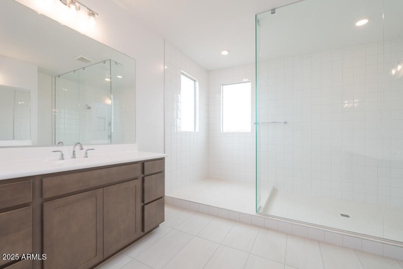 Tri Pointe Soleo 453 - Primary Bath-1ML