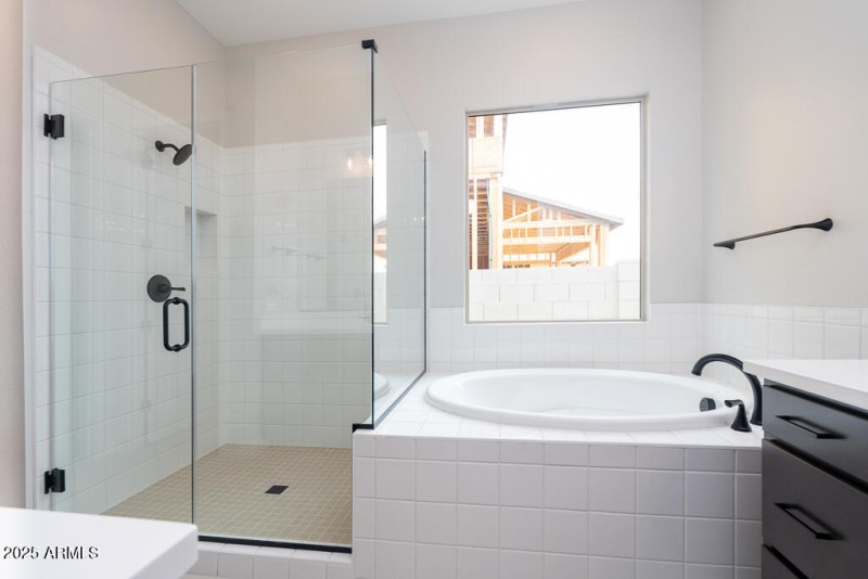 Tri Pointe Soleo 514 - Primary Bathroom