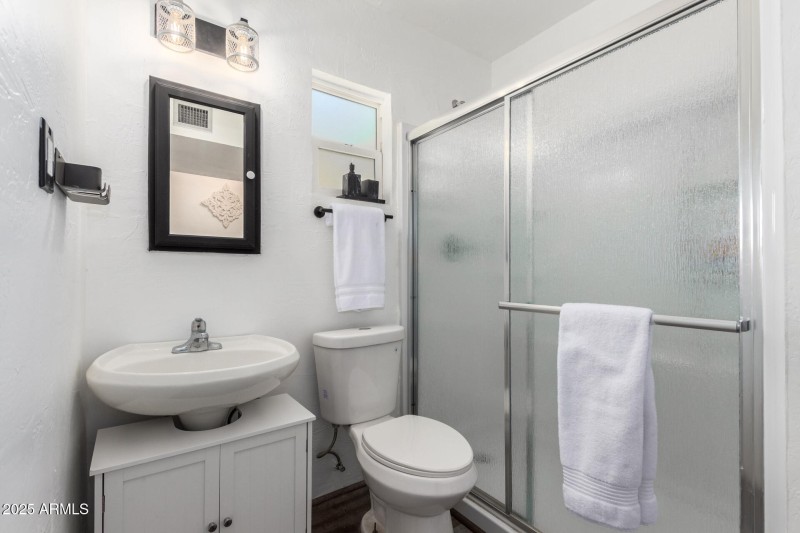 AE842BE0-6C9B-402F-86DA-0517B510D6BC