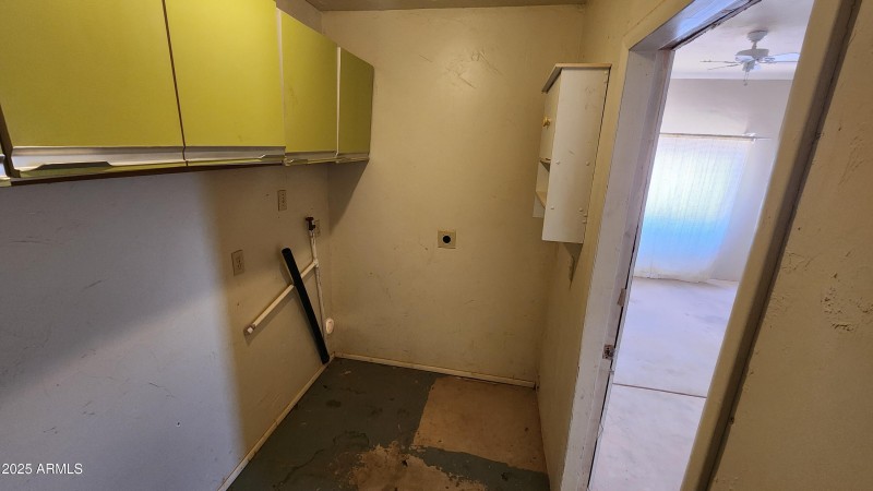 Garage Laundry Rm Hookups