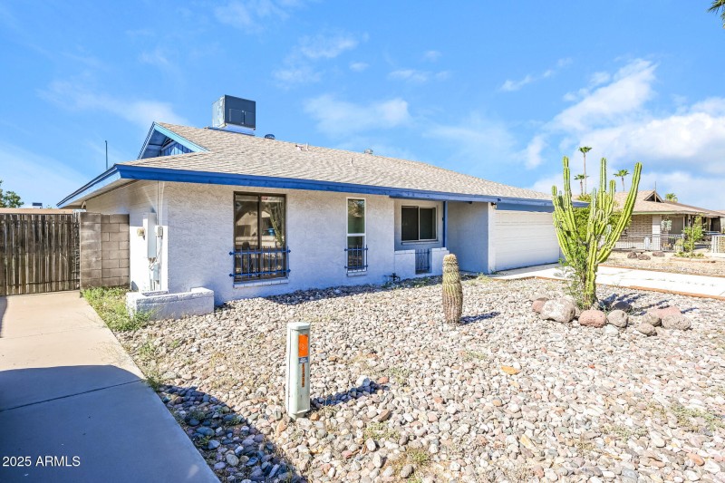 002-photo-front-view-14680074