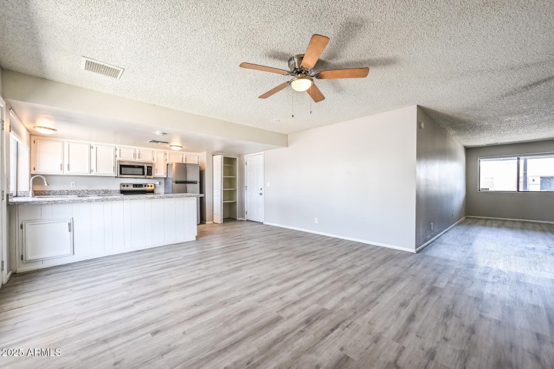 005-photo-dining-room-14680072