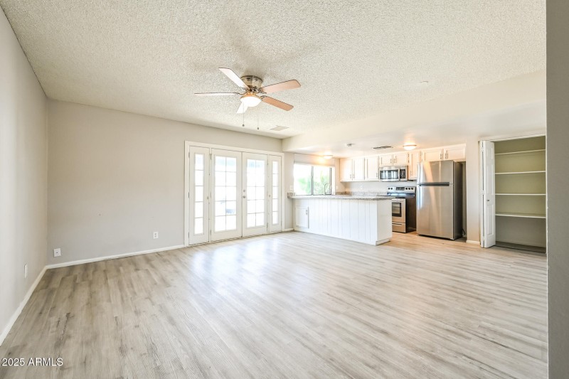 007-photo-dining-room-14680080