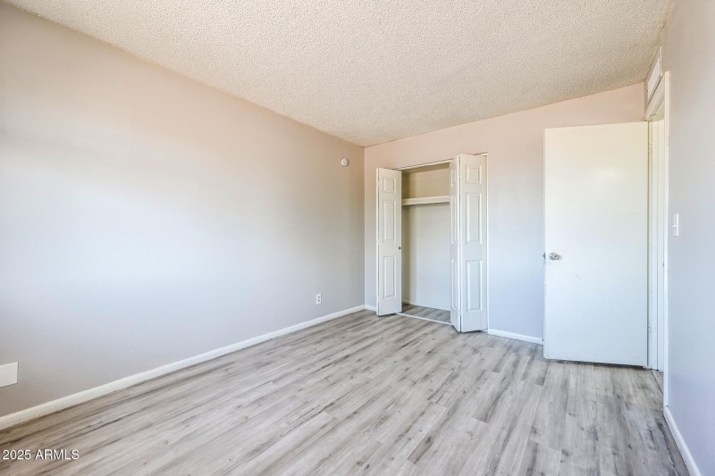 016-photo-bedroom-14680559