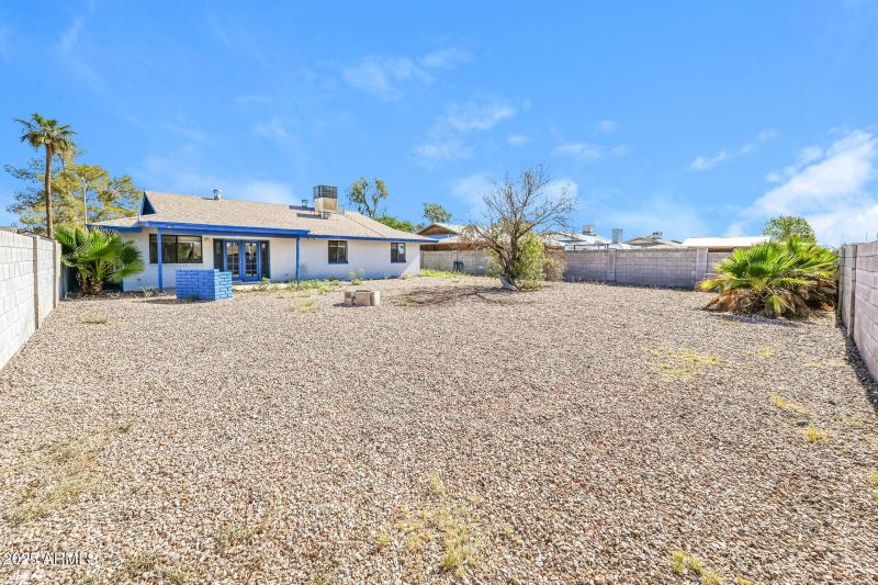 020-photo-rear-view-14680560