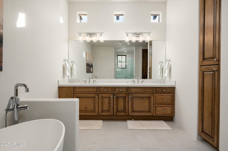 23-10060EBlueSkyDr-23