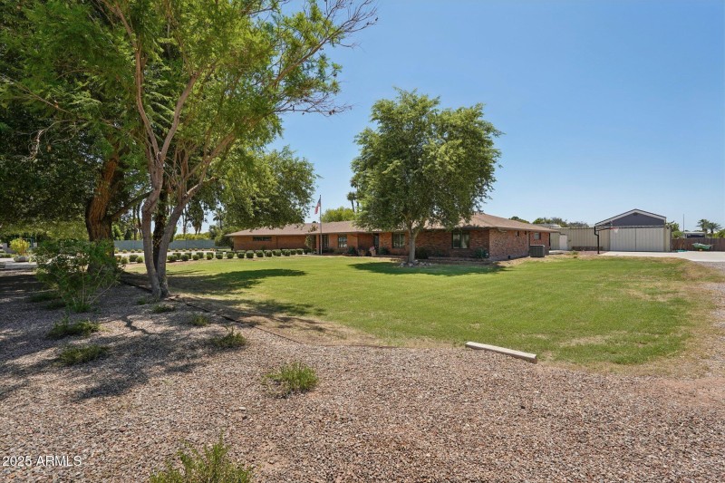 Irrigated lot w/sprinklers