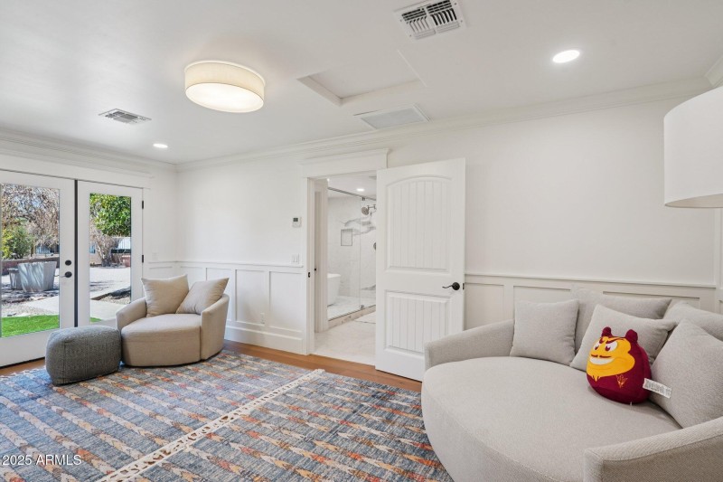 Primary bedroom sitting area
