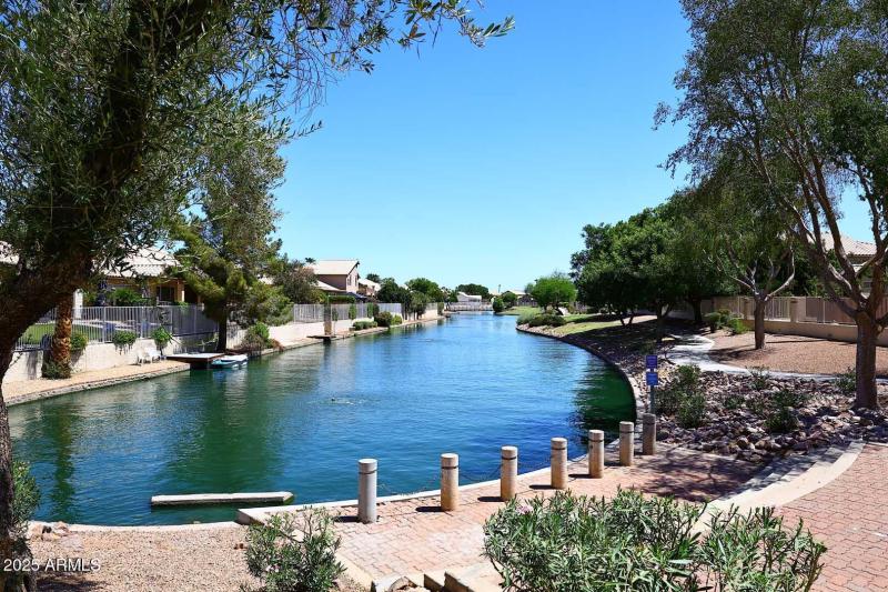 Lago Estancia-Community Lake