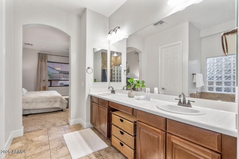 Double Sinks & Vanity Nook