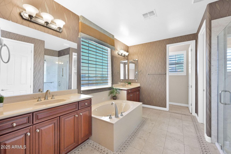 Welcome to 3047 E Athena Ave!