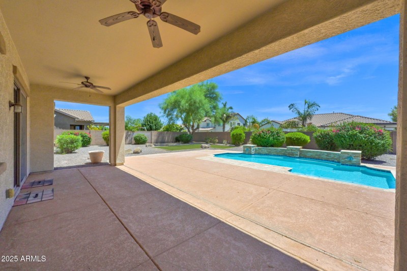 3047 Athena - 44Backyard