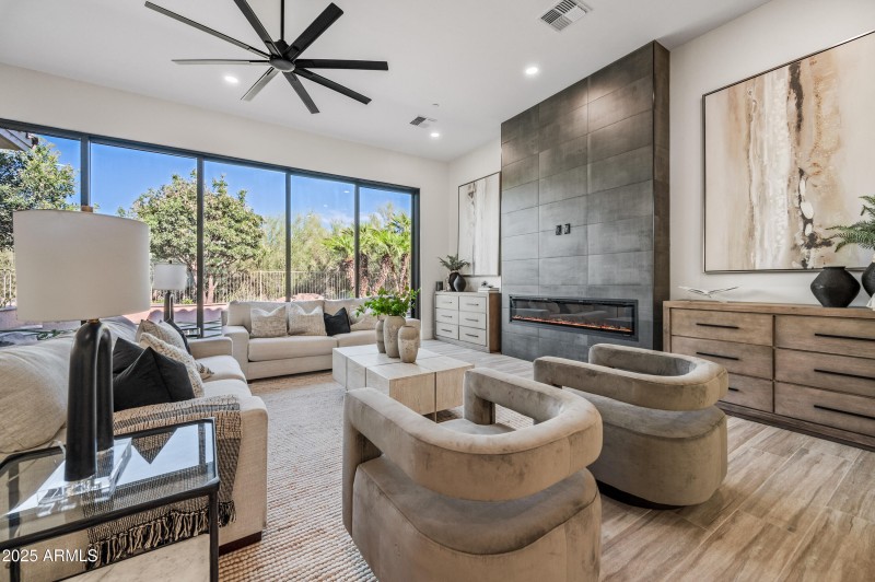 14-24667N116S-ocupix