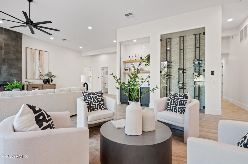 17-24667N116S-ocupix