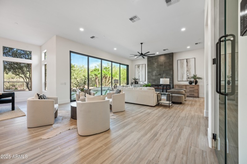 21-24667N116S-ocupix