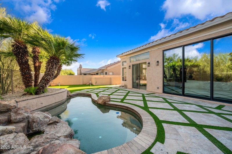 57-24667N116S-ocupix