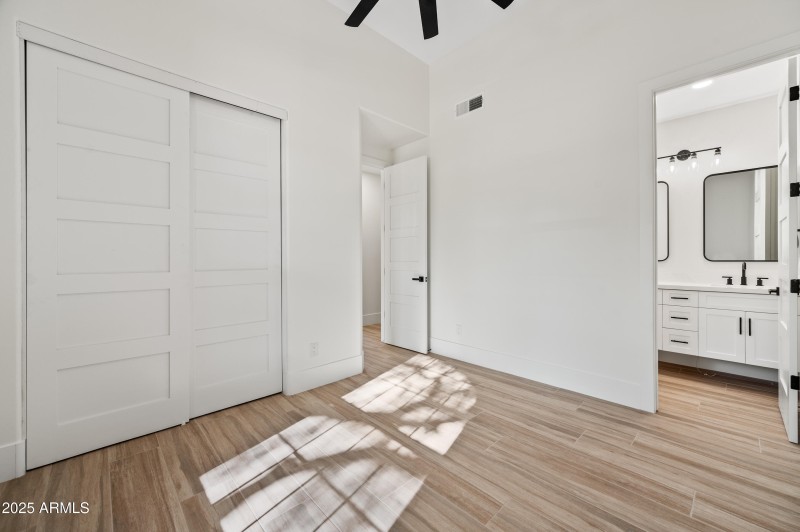 91-24667N116S-ocupix