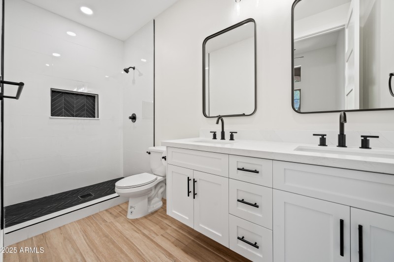 92-24667N116S-ocupix