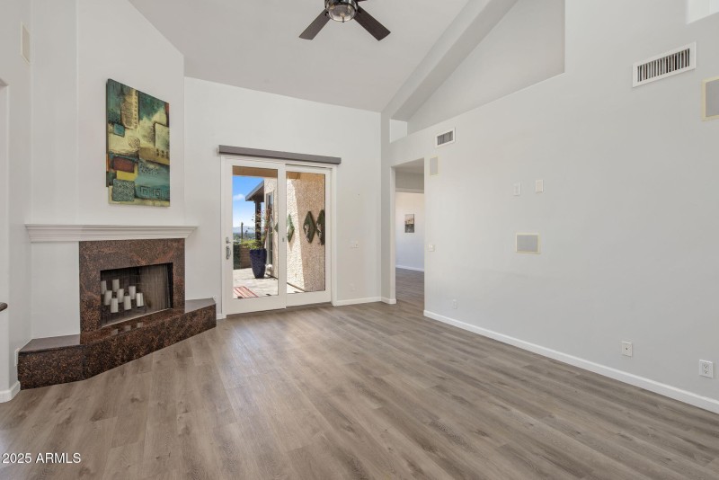 5-web-or-mls-D46A8563