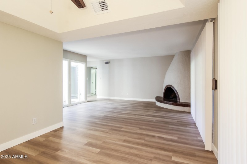 4-photo-Living-Room