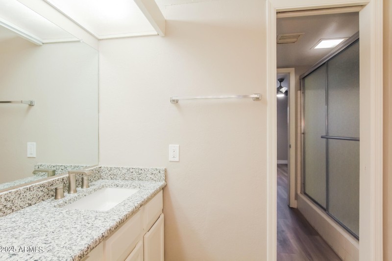 14-photo-Bathroom