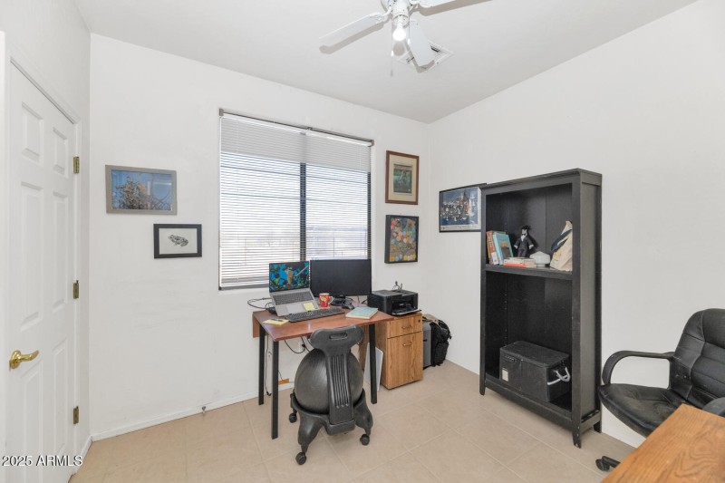 27324 N 219th Ave-large-025-044-27324 N