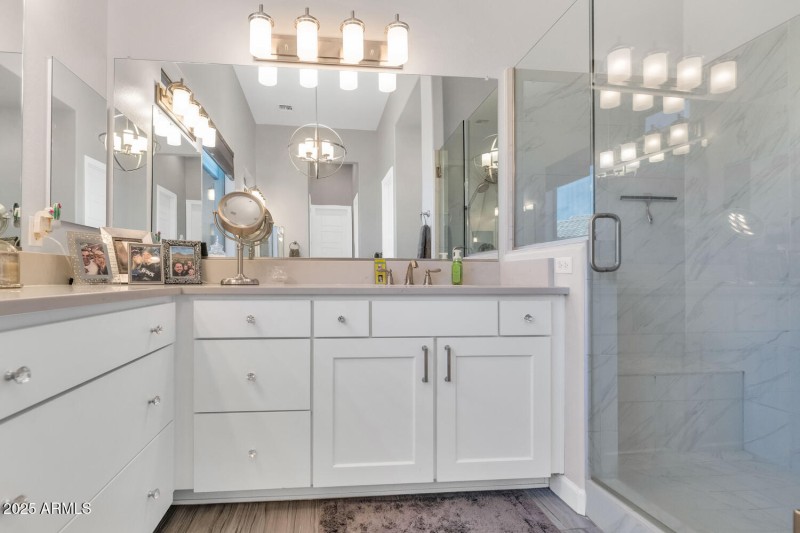 2352 N Estates Cir-large-021-024-2352 N