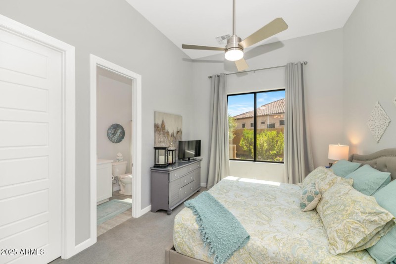 2352 N Estates Cir-large-027-038-2352 N