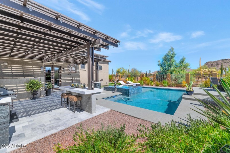 2352 N Estates Cir-large-036-041-2352 N