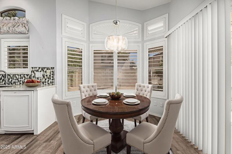 13-Loma - Dining Room - Standard - 5