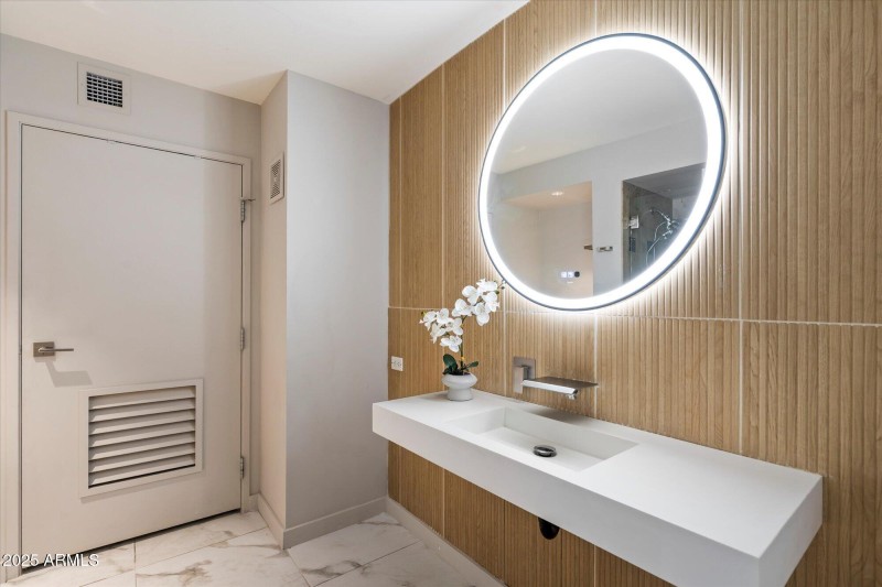 Hall Bath & Door To Laundry