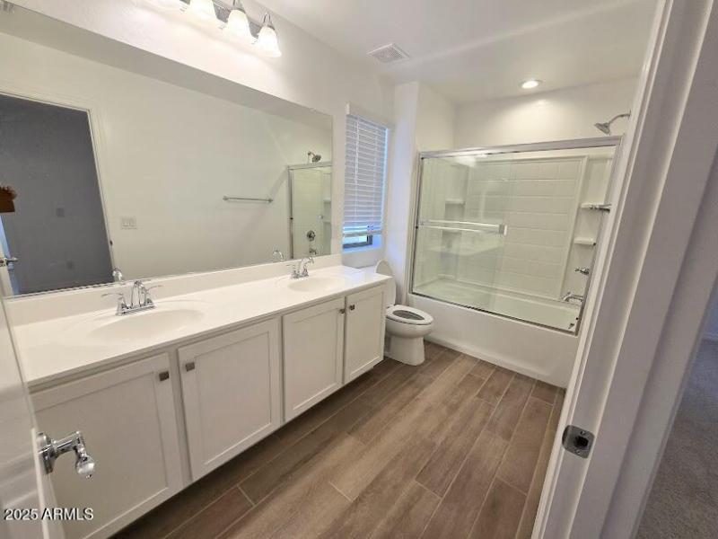 2nd Full Bath Upstairs