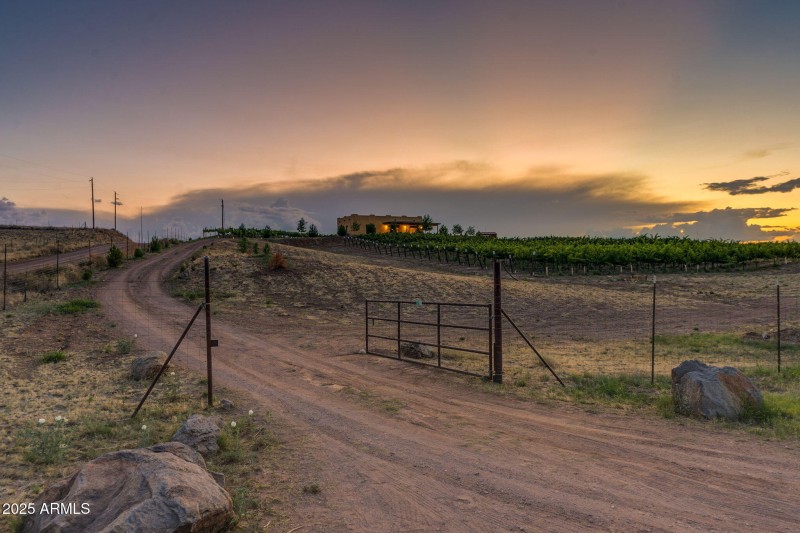 100-web-or-mls-Twilight-Harvest Dr-1