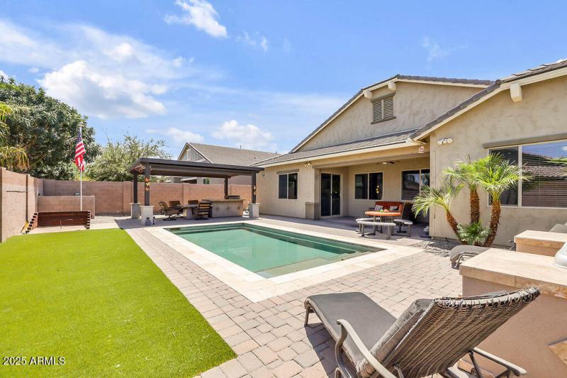 Cobble Stones Throughout Yard