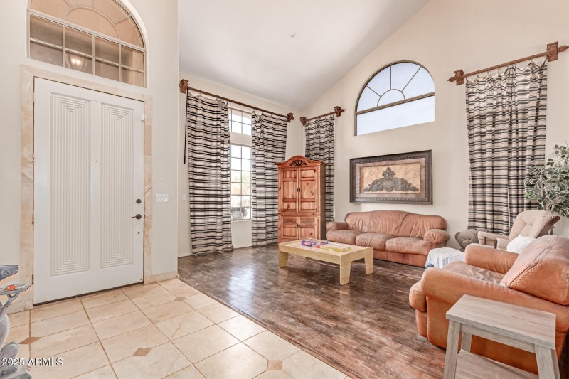 Entry/living room