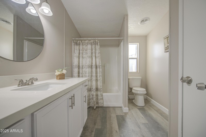 Bathroom 2-pic 1