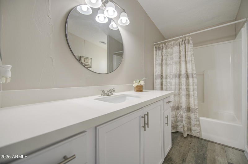 Bathroom 2-pic 2