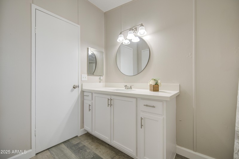 Bathroom 2-pic 3