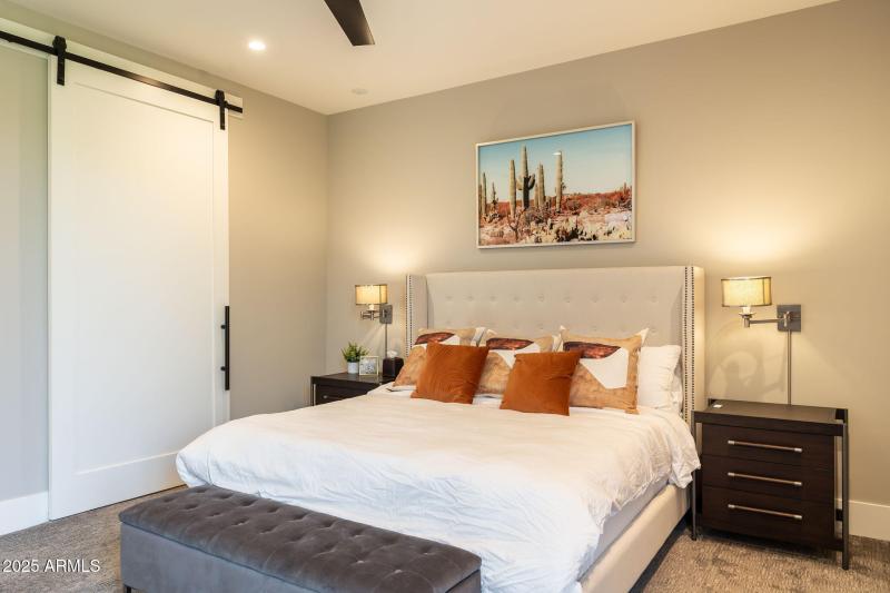 24-web-or-mls-6525-e-cave-creek-rd-31