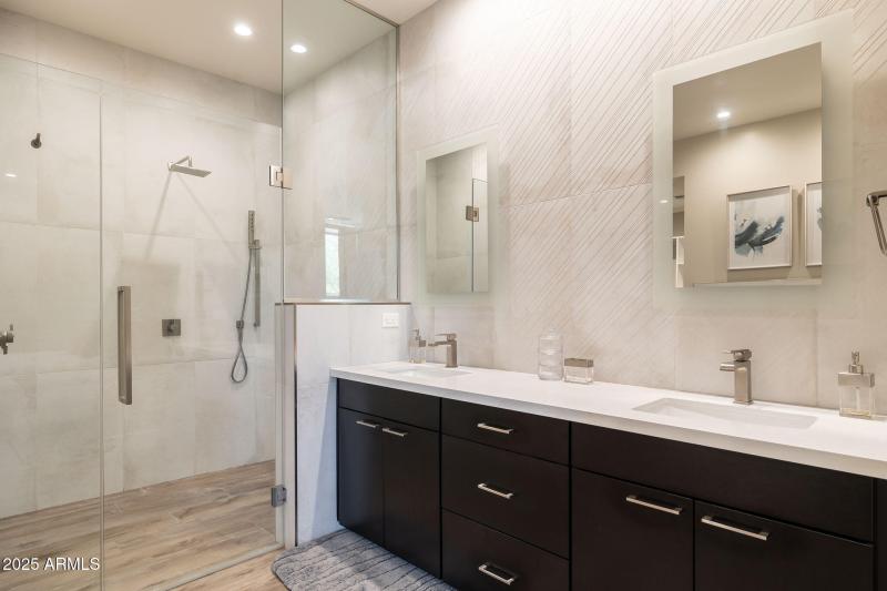 27-web-or-mls-6525-e-cave-creek-rd-31