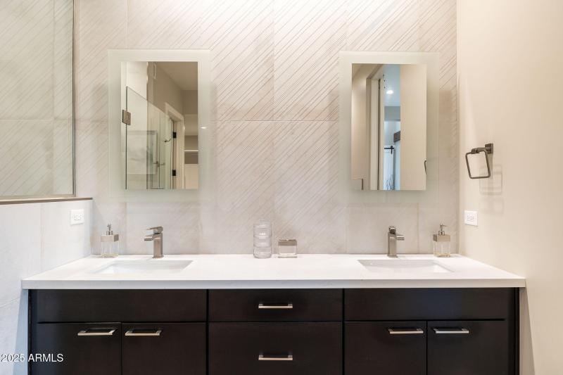 28-web-or-mls-6525-e-cave-creek-rd-31