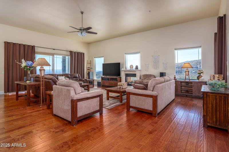 600 N Turquoise Way