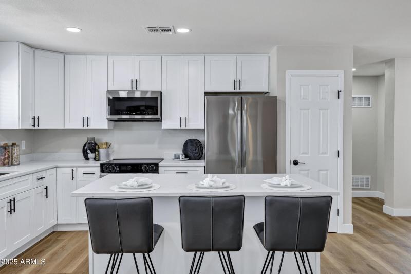 2016 E Elmwood St-13