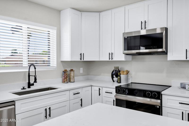 2016 E Elmwood St-16