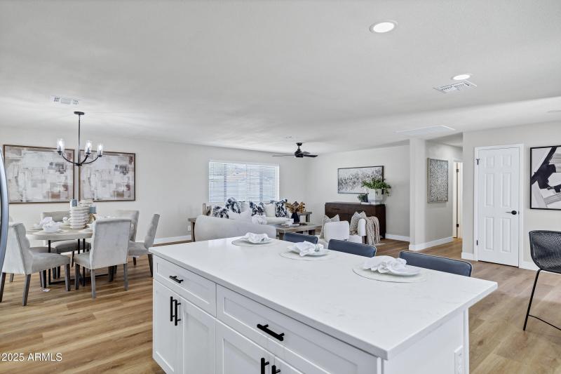 2016 E Elmwood St-18