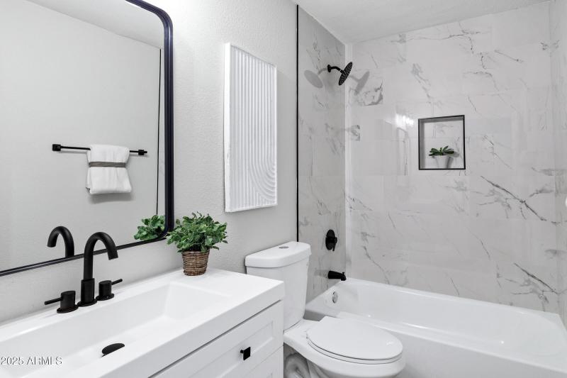 2016 E Elmwood St-21