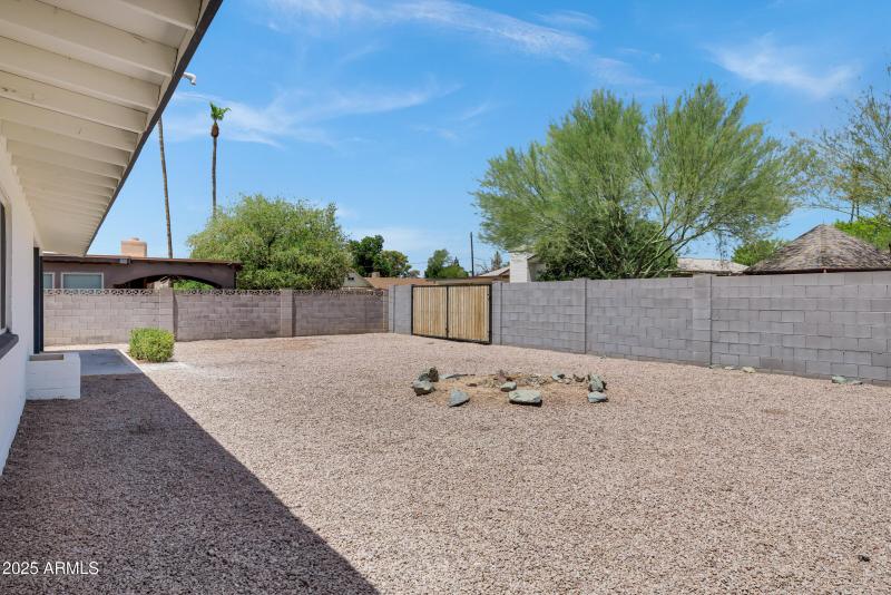 2016 E Elmwood St-32