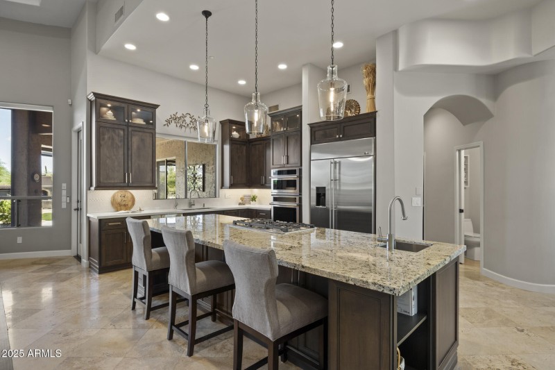 High end appliances, &quartz counters,