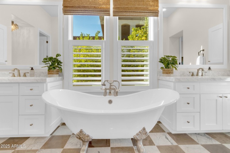 stand alone master tub