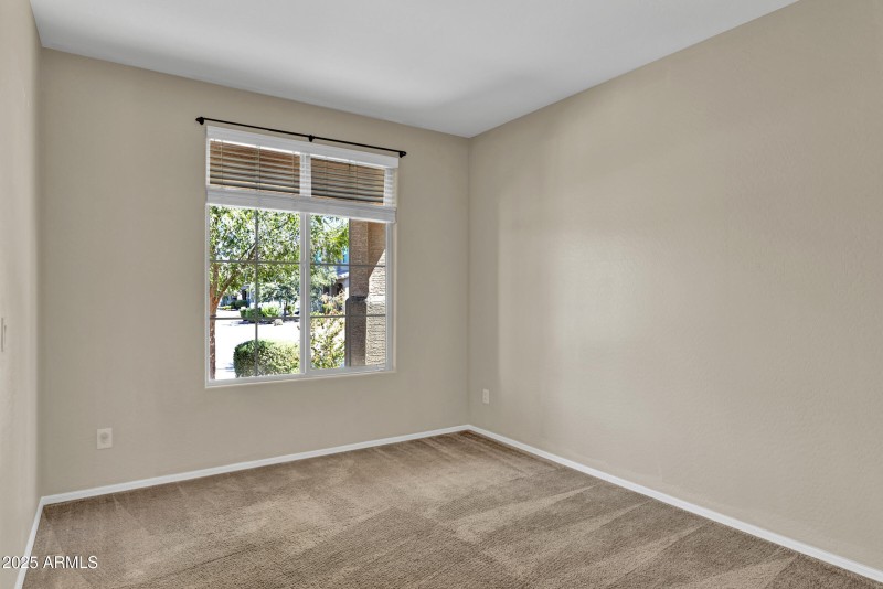 2075 W Bennett Way-7